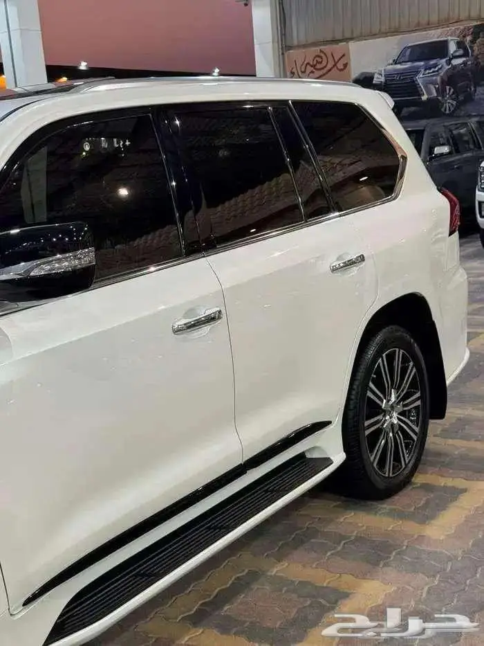 للبيع لكزس 2021 LX 570 سبورت سعودي عداد قليل 9