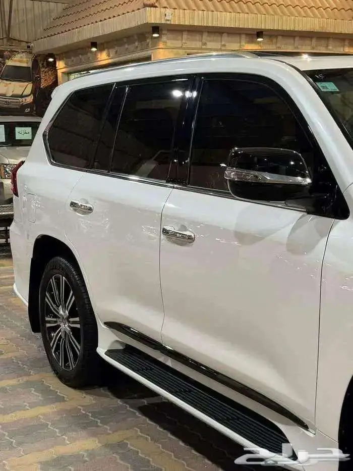 للبيع لكزس 2021 LX 570 سبورت سعودي عداد قليل 6