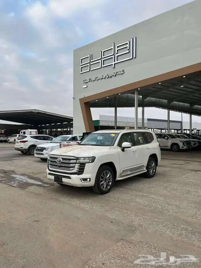 تويوتا جي اكس ار 4 بنزين2025 3