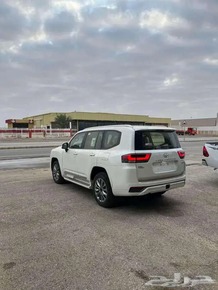 تويوتا جي اكس ار 4 بنزين2025 2