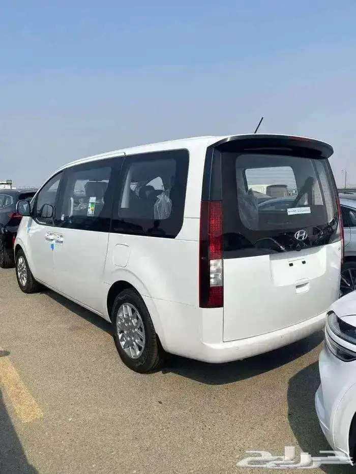 هيونداي استاريا 9 راكب ديزل 2025 عرض خااص 4