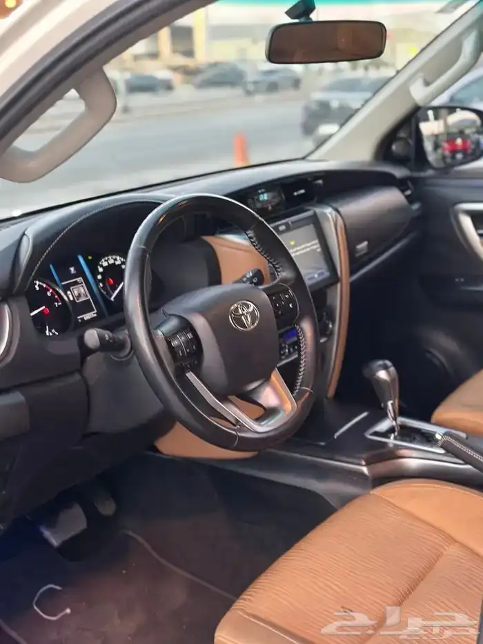 تويوتا فورتشنر 6 سلندر VX 2022 11