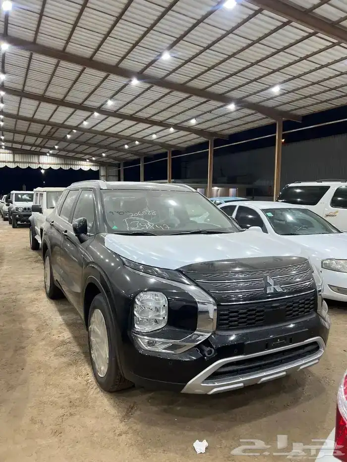 ميتسوبيشي اوتلاندر 2025 ب 96900 شامل 7 مقاعد بصمة عرض خااص 7