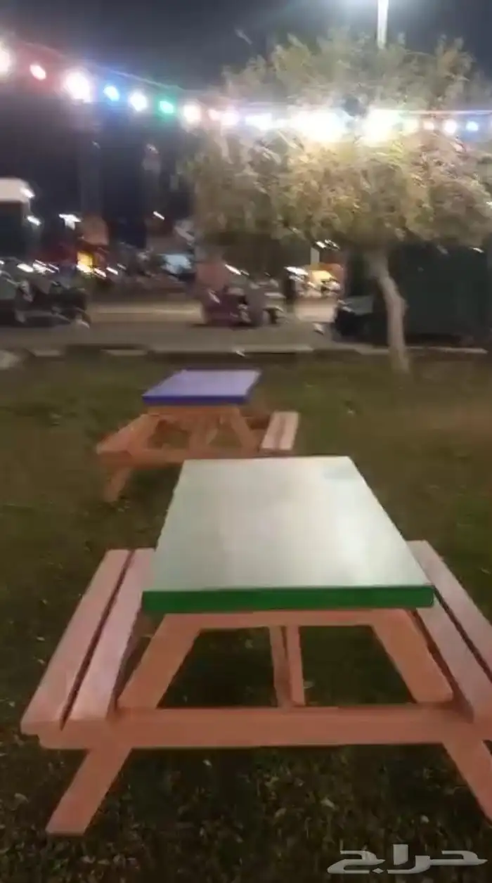 كراسي خشبية نظام أمريكي ملتصق الطاوله بالكراسي 2