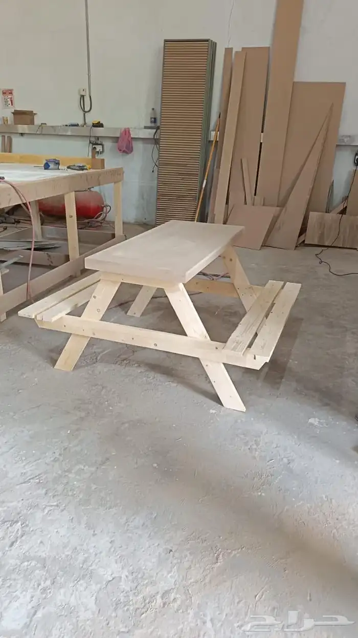 كراسي خشبية نظام أمريكي ملتصق الطاوله بالكراسي 0