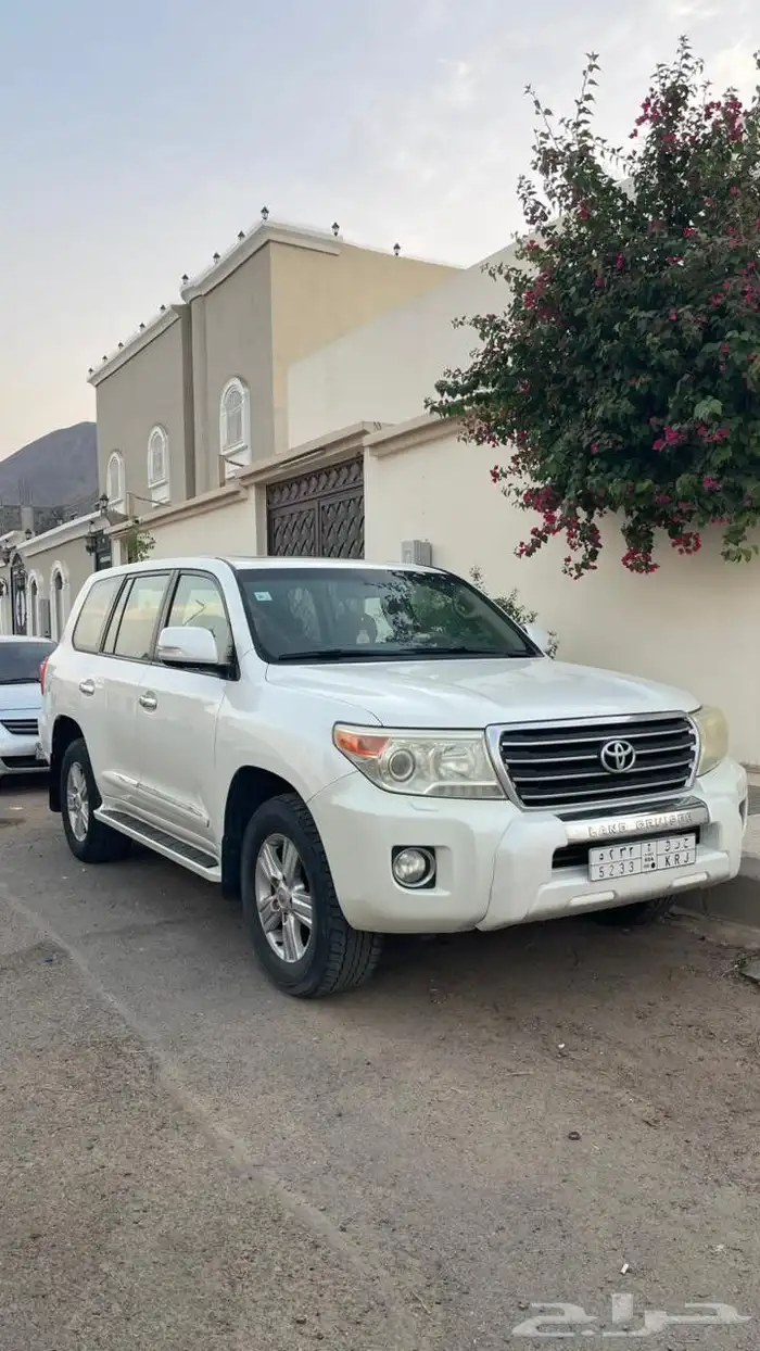 لاندكروزر GXR 8 سلندر 2014 جاهزة وكالة شرط الفحص عليك 1