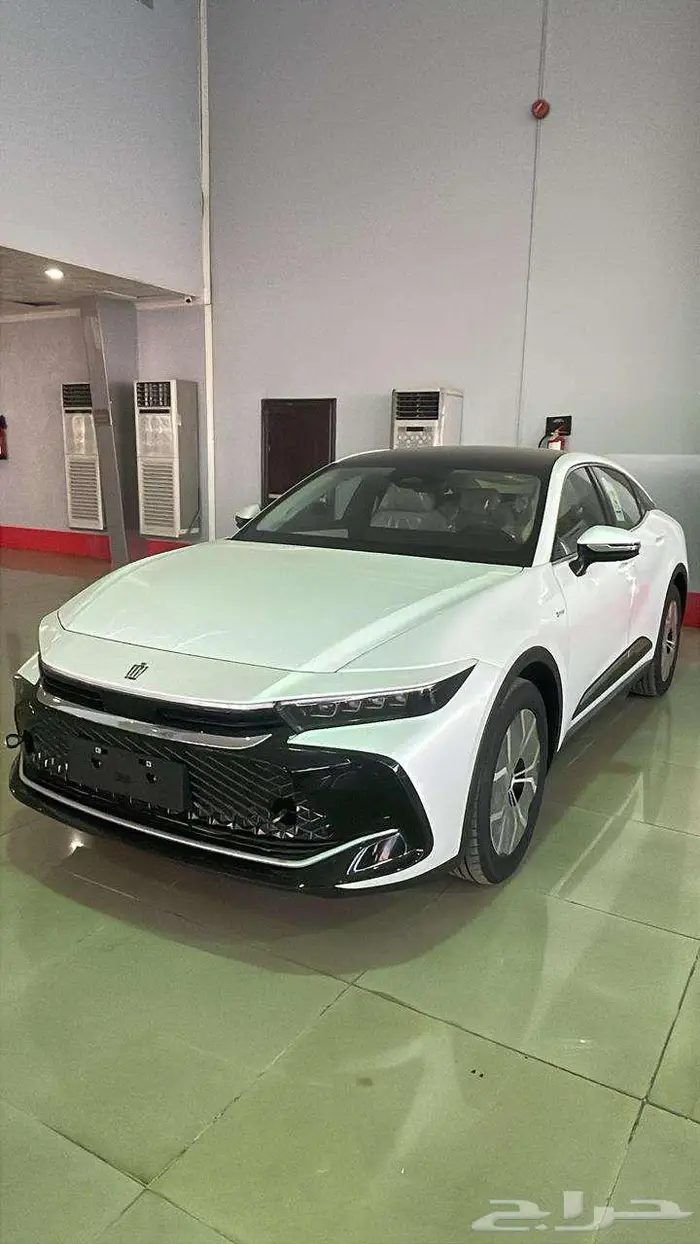 وارد اليحيى كراون بريميوم 2.5 لتر هجين فل رادار جلد 2026 2