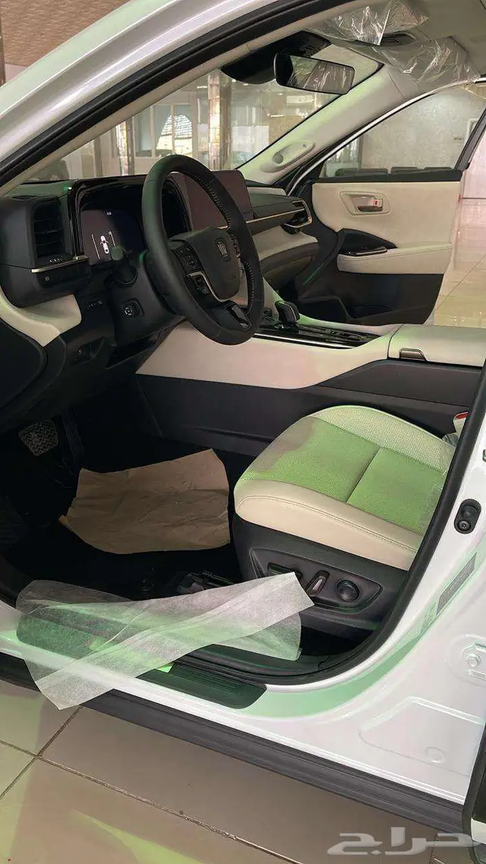 وارد اليحيى كراون بريميوم 2.5 لتر هجين فل رادار جلد 2026 10