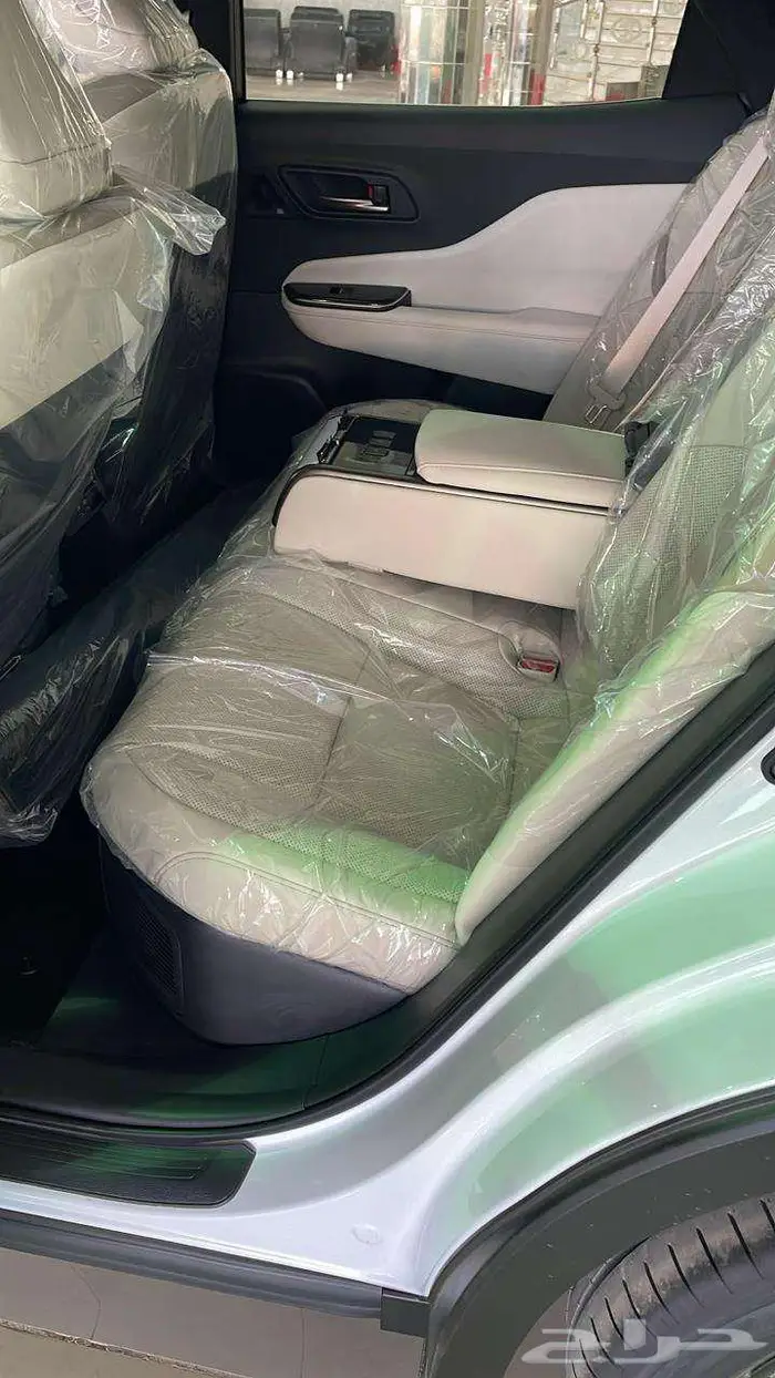 وارد اليحيى كراون بريميوم 2.5 لتر هجين فل رادار جلد 2026 9