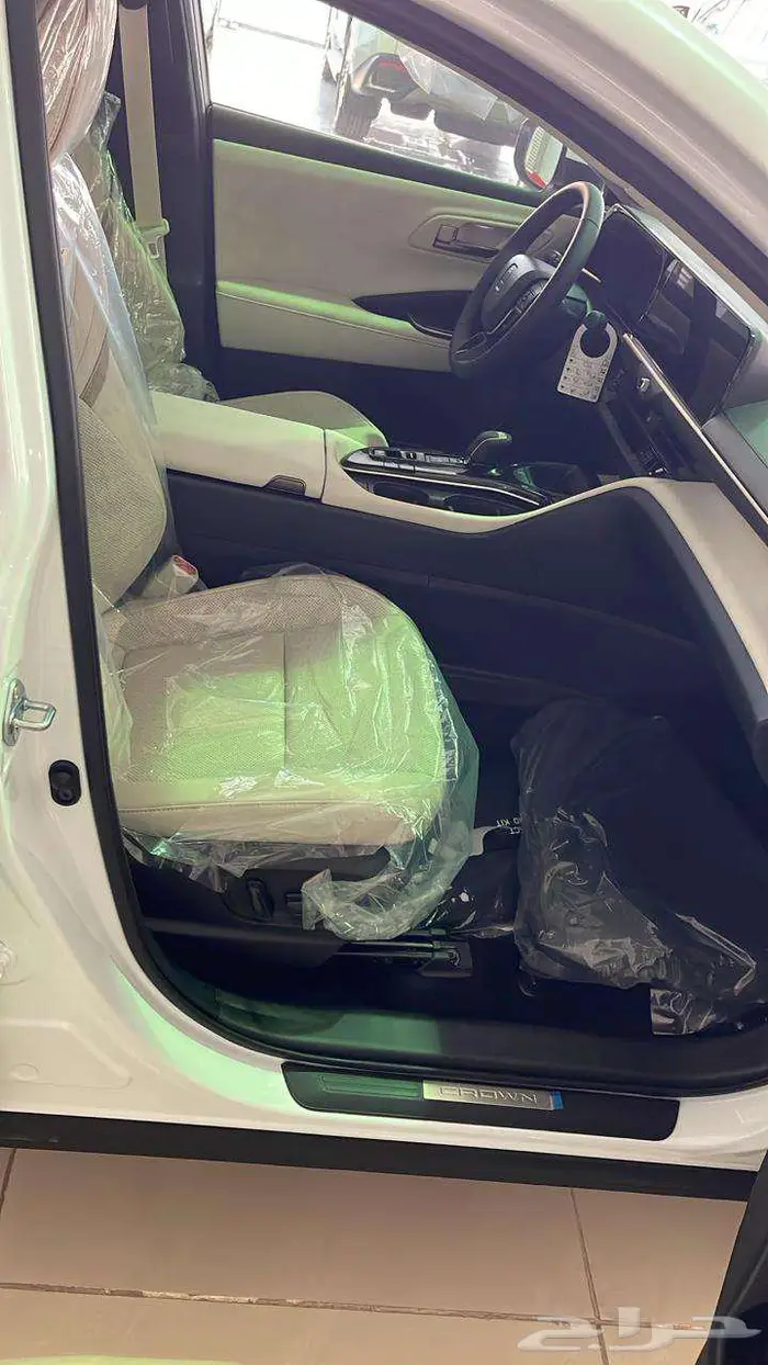 وارد اليحيى كراون بريميوم 2.5 لتر هجين فل رادار جلد 2026 11