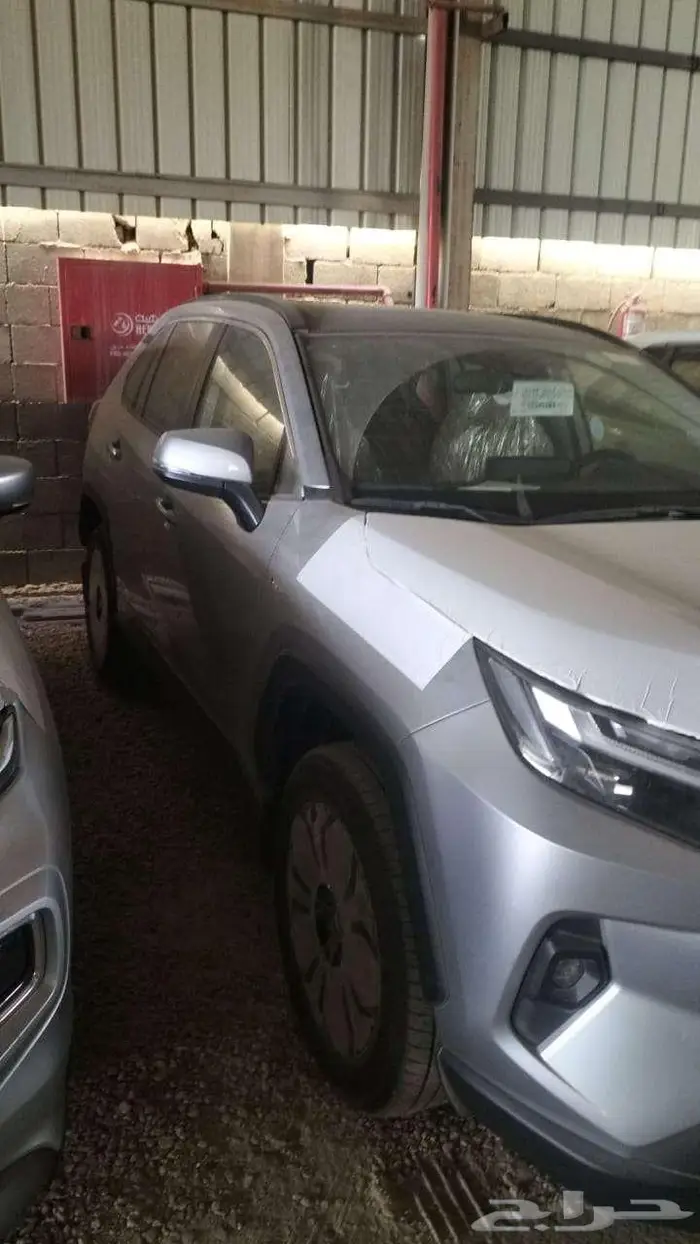 تويوتا راف فور ليمتد 2025 هايبرد سعودي فضي ميتالك 1