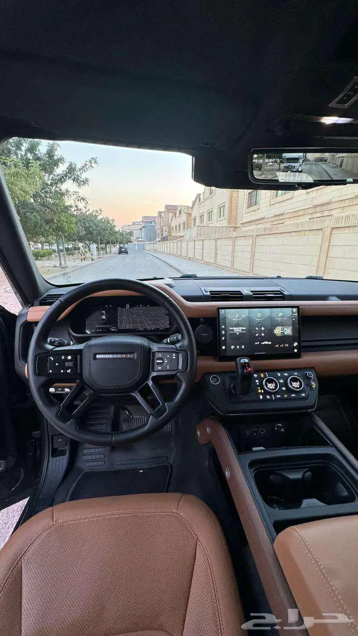 لاند روفر ديفيندر 2024 HSE 18