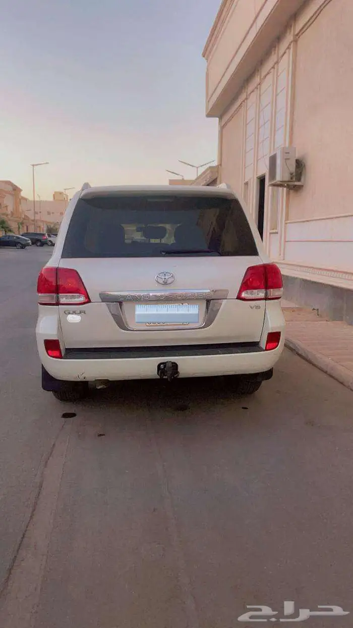 جيب لاندكروزر GXR ممشى قليل وبدي نظيف 4