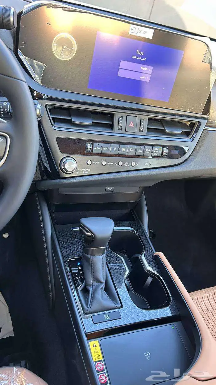 لكزس ES 250 AA 2025 لدى شركة عبدالمجيد الخضر 8