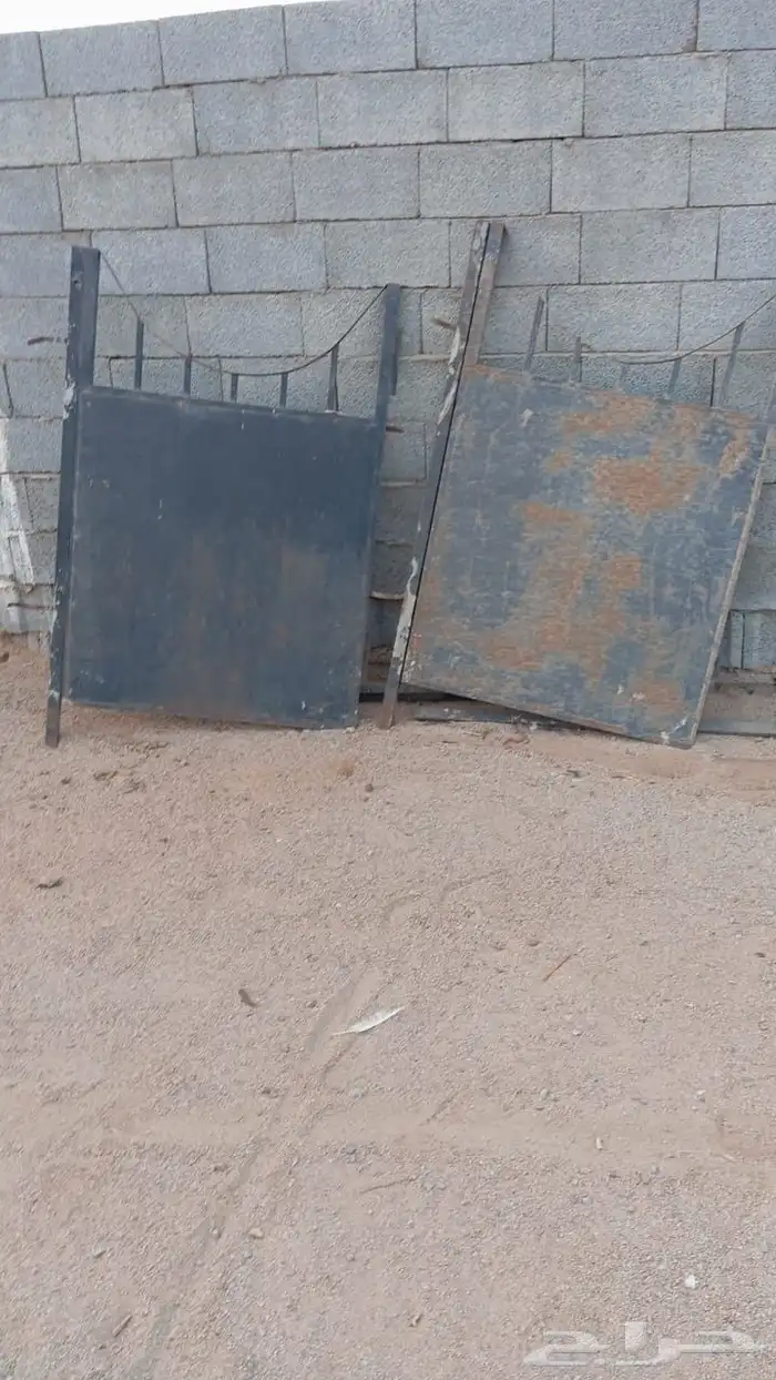 باب غرف الخيل موجود بابين 0