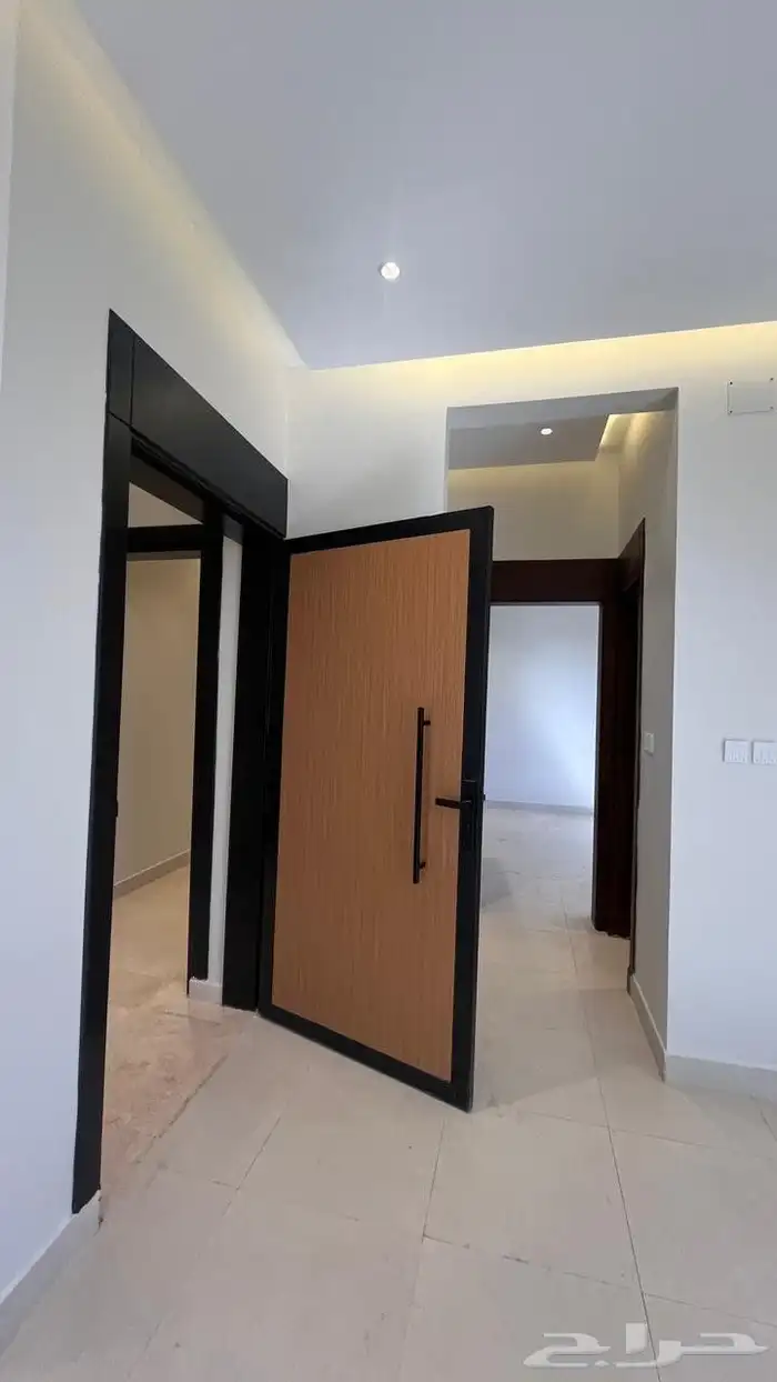 للبيع ادوار ارضيه وارواف علويه مع ملحق بسعر مناسب تشطيب Vip 12