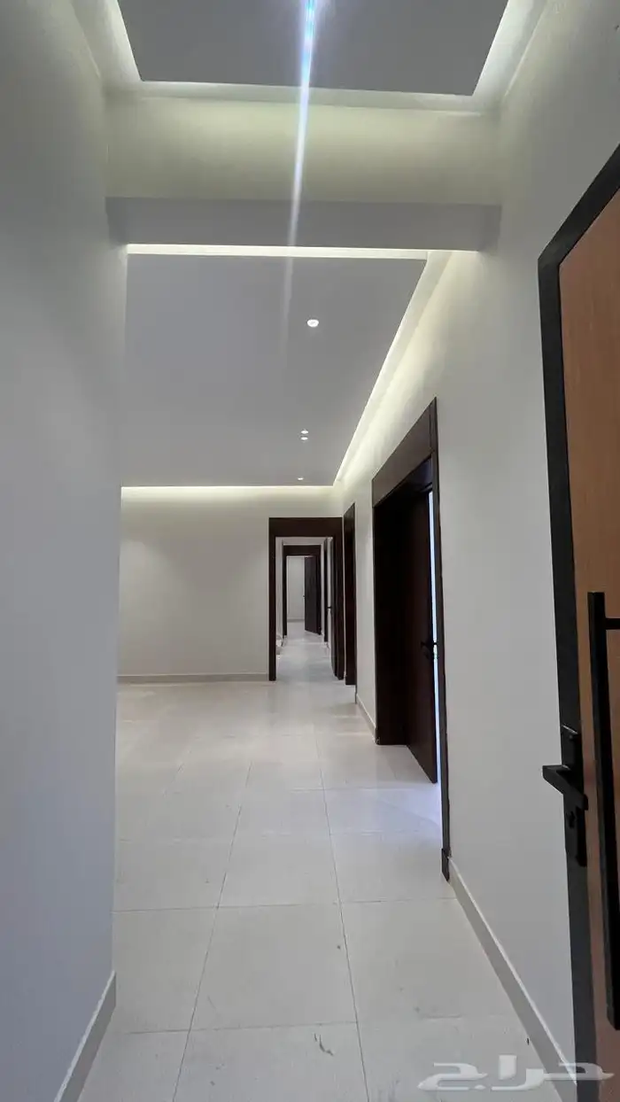 للبيع ادوار ارضيه وارواف علويه مع ملحق بسعر مناسب تشطيب Vip 7