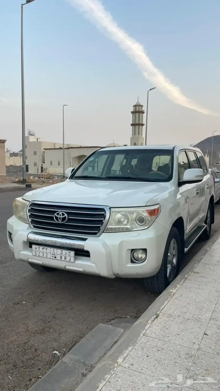 لاندكروزر GXR 8 سلندر 2014 جاهزة وكالة شرط الفحص عليك 2