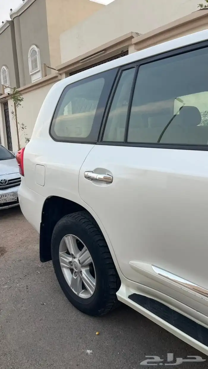 لاندكروزر GXR 8 سلندر 2014 جاهزة وكالة شرط الفحص عليك 3