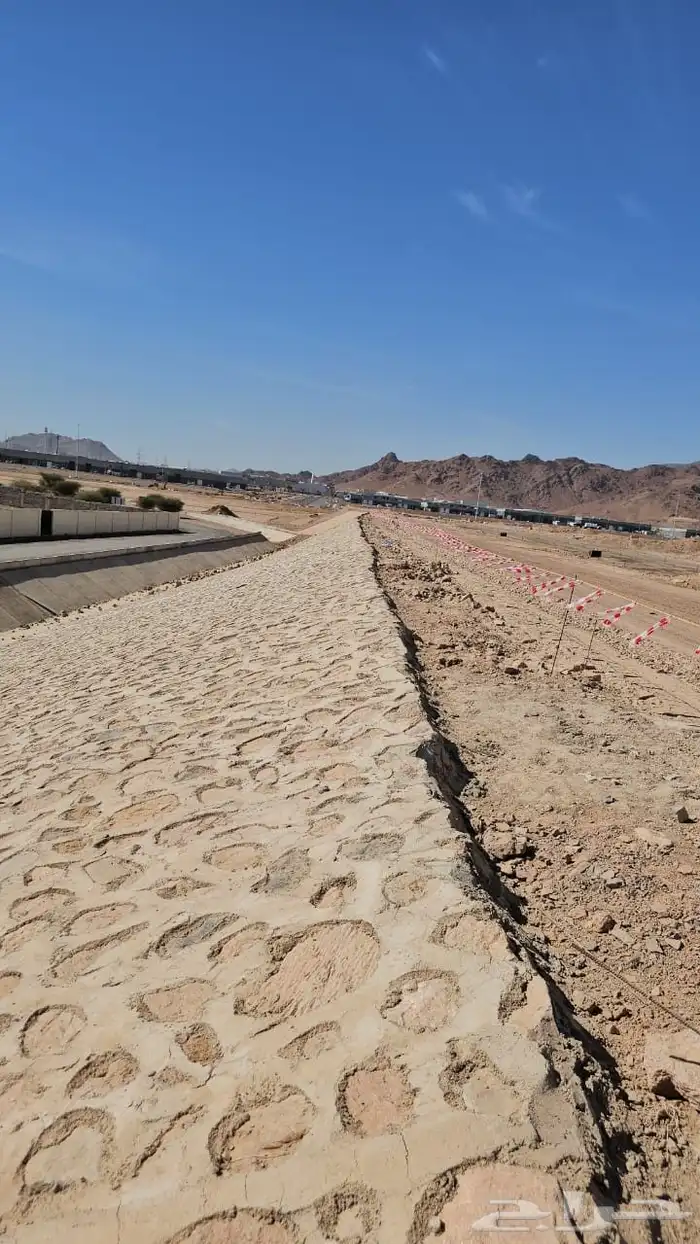 بناي حجر بدون مواد او مع المواد 7