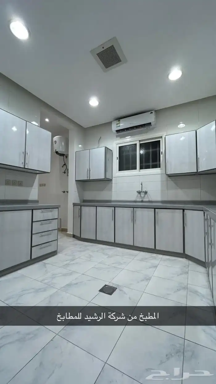 شقة للإيجار ب عرقه 4