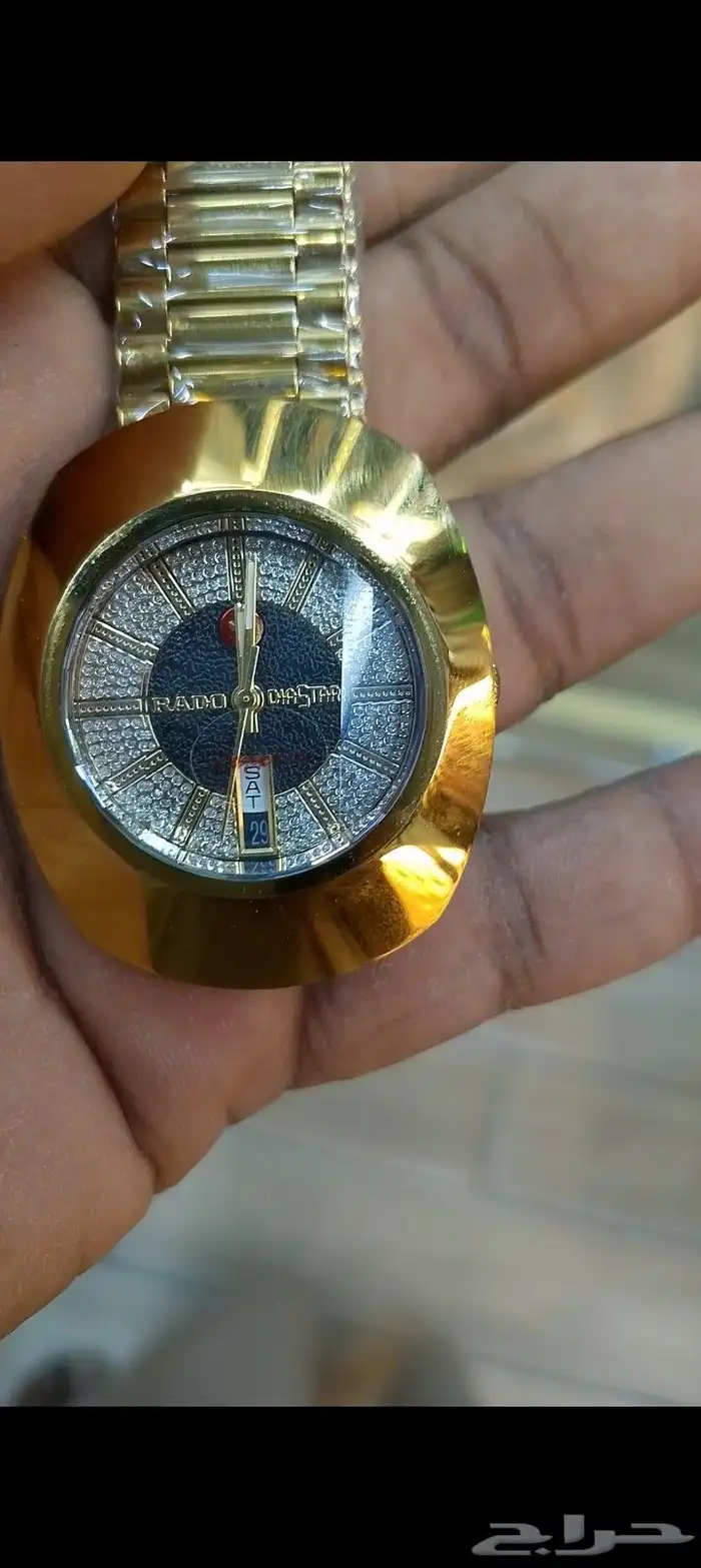 ساعة رادو بلون ذهبي ومينا اسود مرصح بالالماس 1