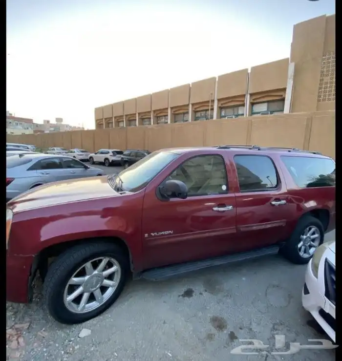 للبيع جمس يوكن 2007XLبحالته القزاز الخلفي مكسور شغال 2