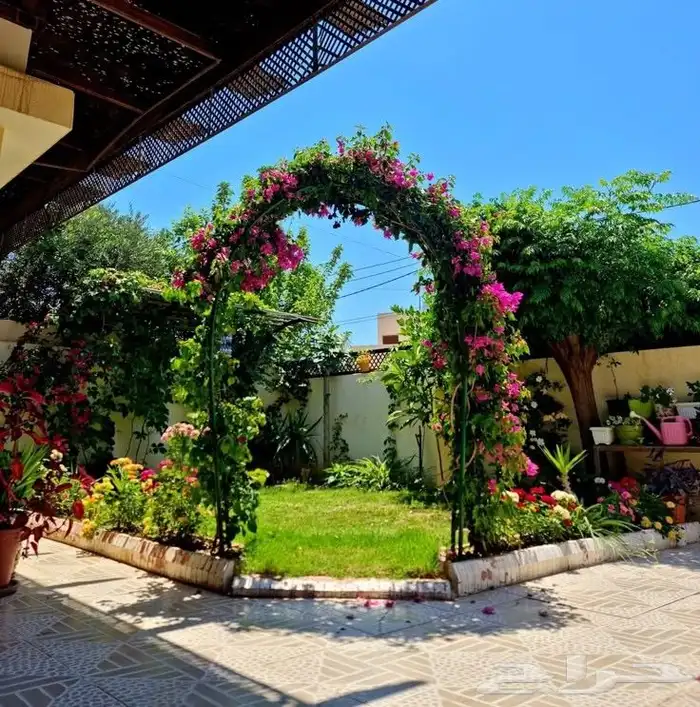 مهندس زراعي متخصص في تنسيق الحدائق وزراعة الأشجار والورد 0