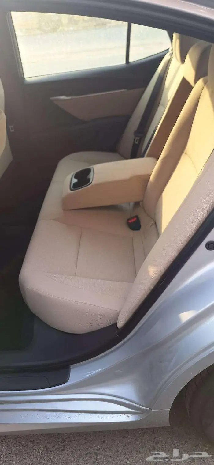 تويوتا كامرى LE بنزين موديل 2025 فضي 14