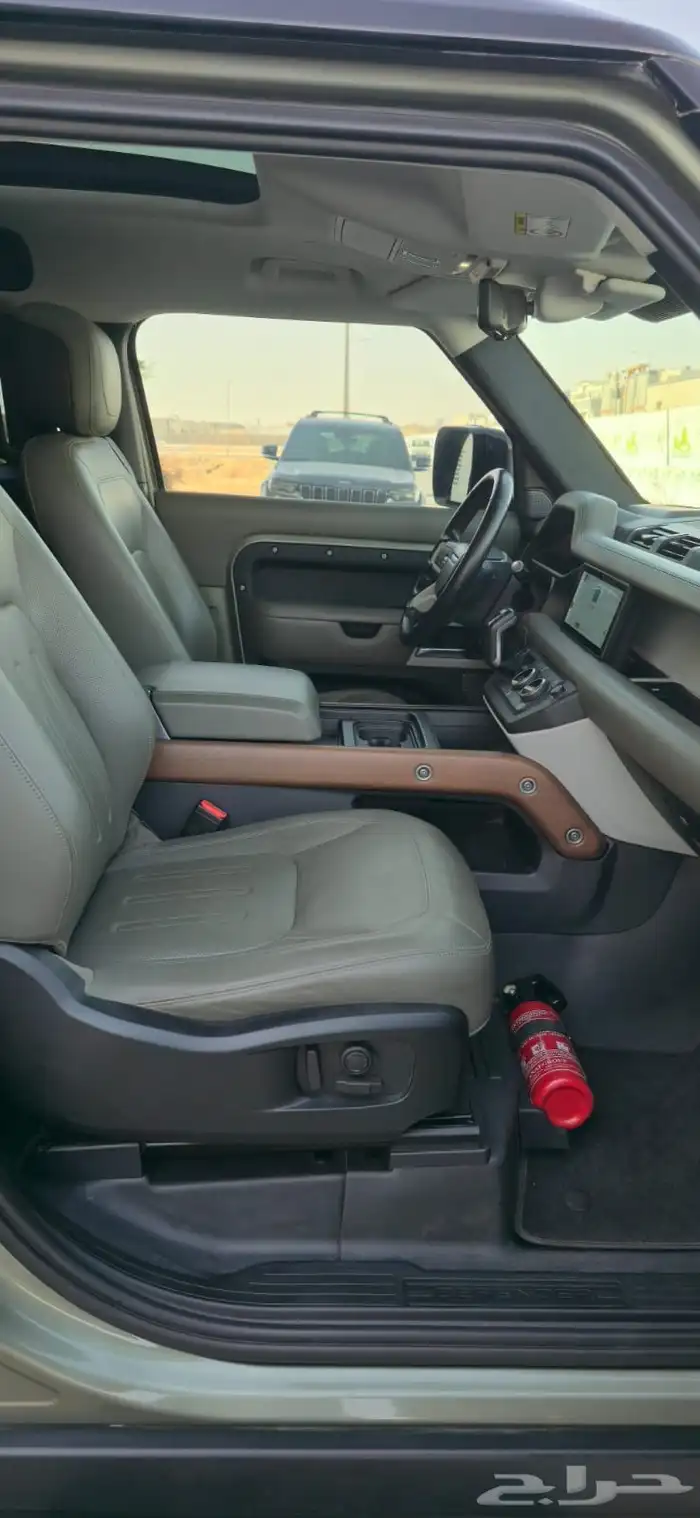 رنج روفر ديفندر 90 HSE مديل 2021 6 سلندر 11