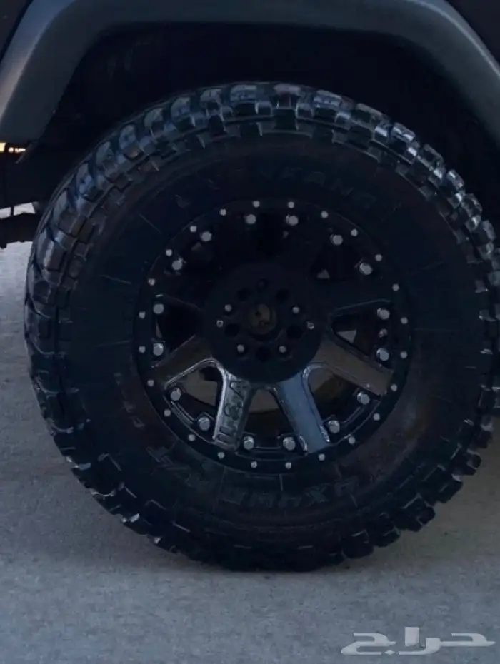 البيع مستعجل كفرات وجنوط رانجلر حجري مقاس 17 16 جنوط الوكاله 1