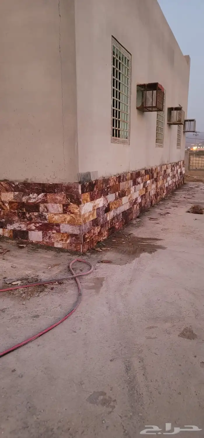 بناي حجر بدون مواد او مع المواد 1