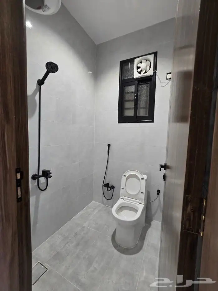 للبيع متبقي شقه ارضي6غرف بحوش ومدخل سياره 520 ألف باحد رفيده 8