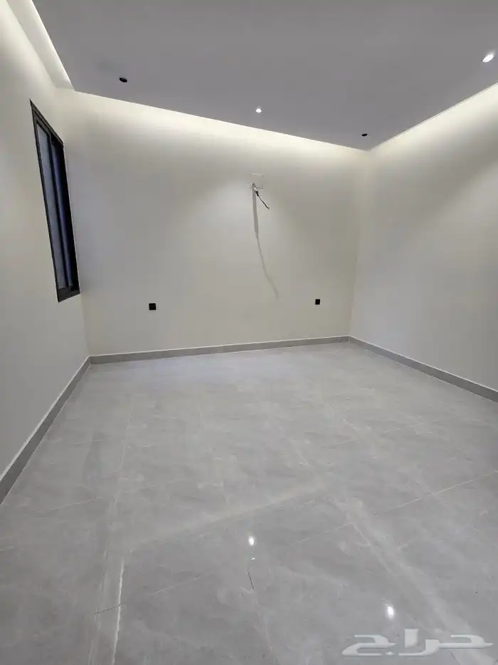 للبيع متبقي شقه ارضي6غرف بحوش ومدخل سياره 520 ألف باحد رفيده 20