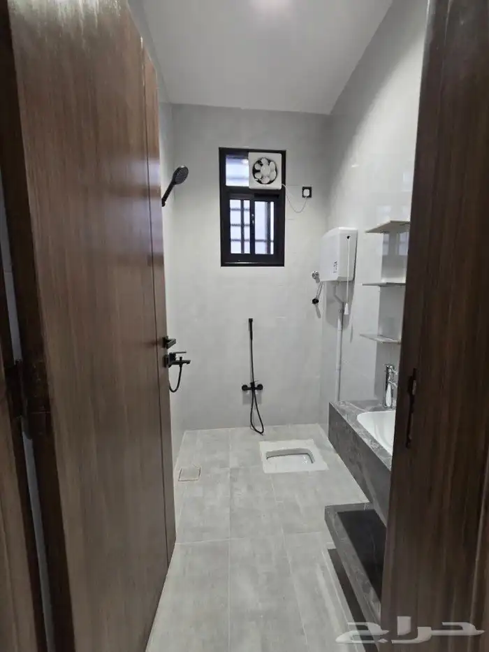 للبيع متبقي شقه ارضي6غرف بحوش ومدخل سياره 520 ألف باحد رفيده 18