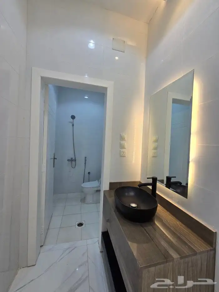 للبيع روف علوى مع ملحق مدخل مستقل620 ألف خلف مستشفى الألماني 13