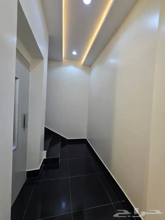 للبيع روف علوى مع ملحق مدخل مستقل620 ألف خلف مستشفى الألماني 5