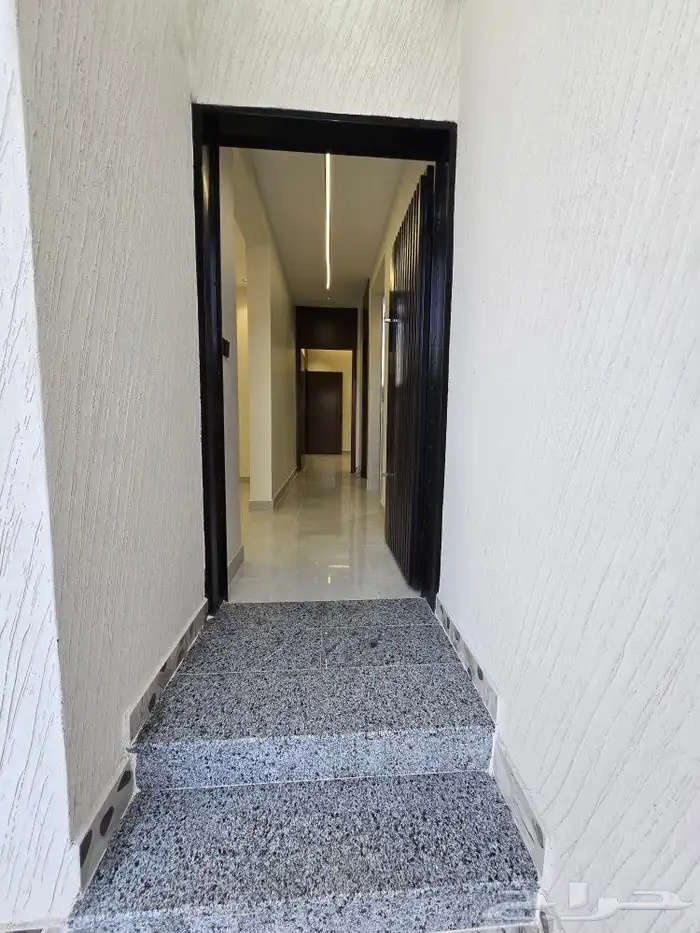 للبيع متبقي شقه ارضي6غرف بحوش ومدخل سياره 520 ألف باحد رفيده 6