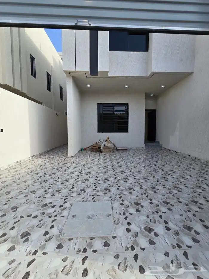 للبيع متبقي شقه ارضي6غرف بحوش ومدخل سياره 520 ألف باحد رفيده 3