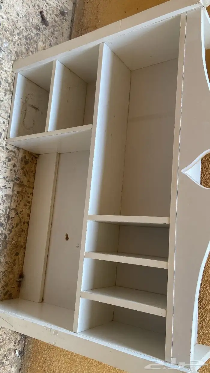 2 سرير للبيع وطاولة وكوميدينا 2 السعر 100 قابل للتفاوض 1