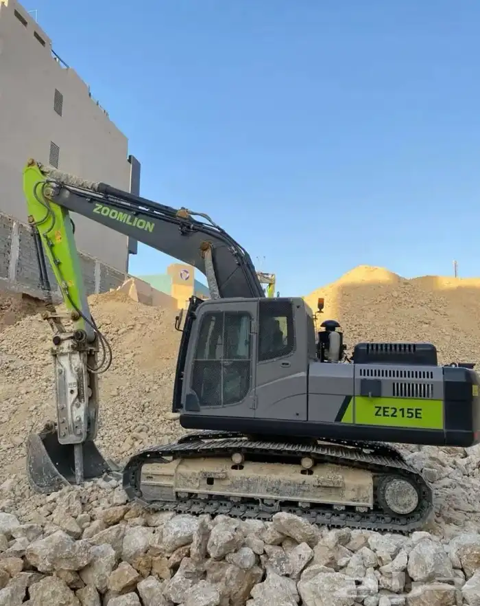 يوجد لدينا جميع المعدات الثقيله. 1