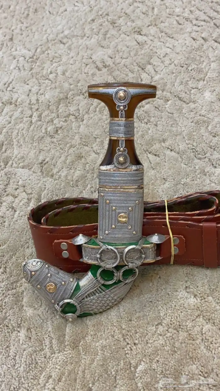 خنجر آو جنبية فضه وذهب صب قديم 0