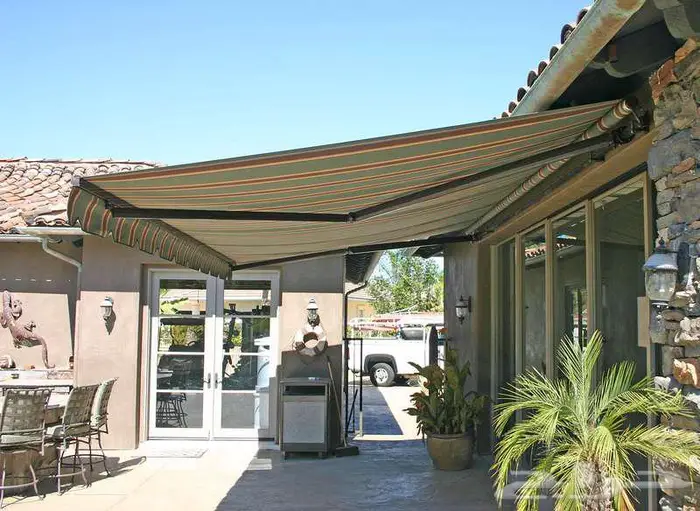 مظلات ديكورية للمطاعم ثابتة او متحركة 24