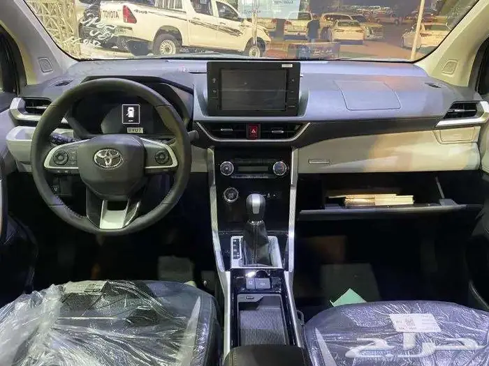 تويوتا فيلوز GLX بنزين 2025 3