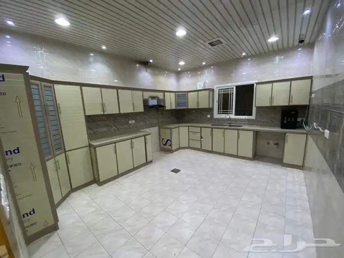 فيلا للبيع دور ارضي 4شقق في حي الرمال الذهبي 2