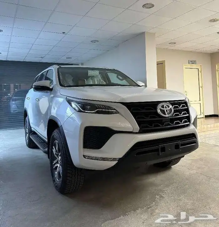 فورتشنر GX2 بنزين 4سلندر دفع ثنائي 2025 3