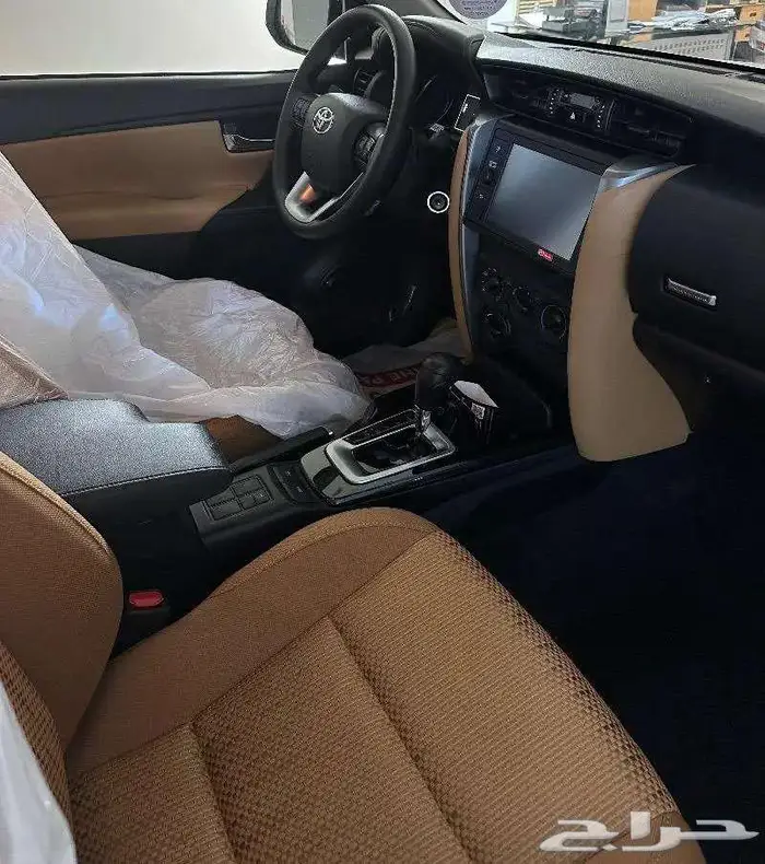 فورتشنر GX2 بنزين 4سلندر دفع ثنائي 2025 5