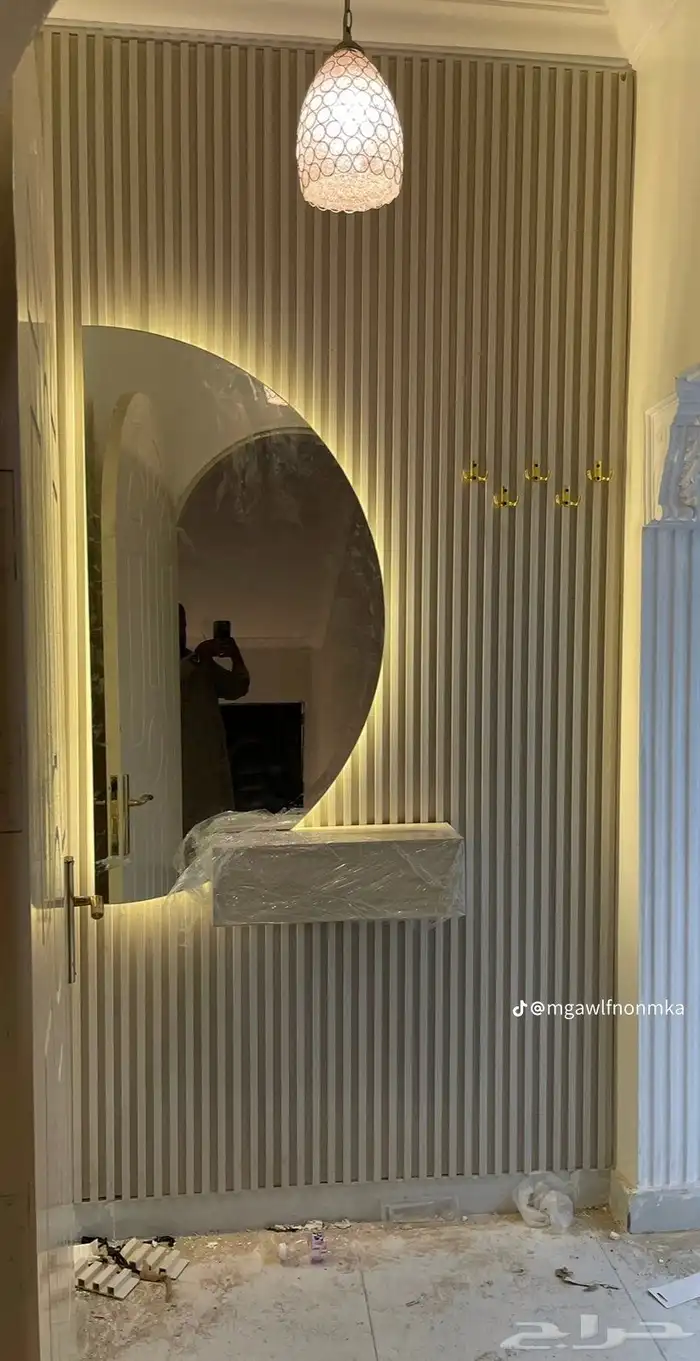 معلم تركيب ديكورات داخليه ورق جدران بديل الشيبورد . مودرن 2