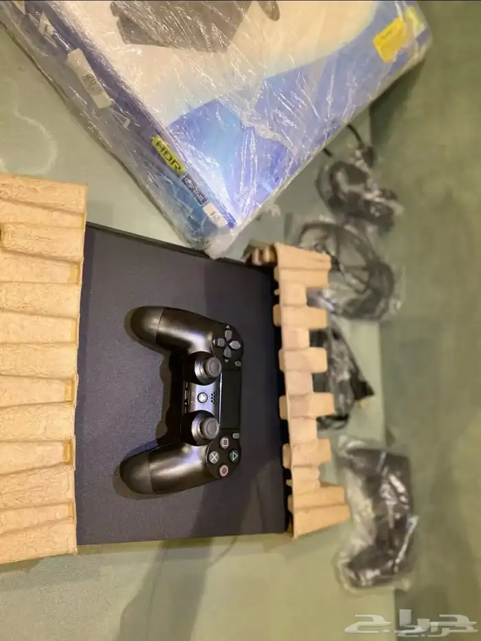 للبيع سوني فور جديد 1