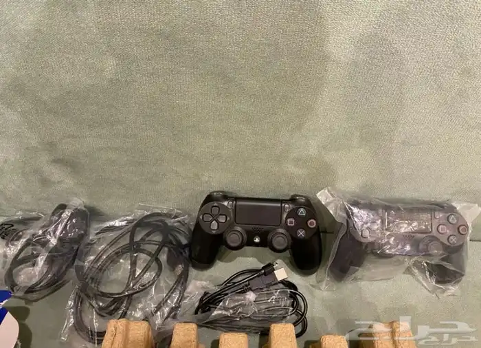 للبيع سوني فور جديد 3